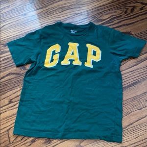 Gap kids army green, yellow and white T-Shirt
